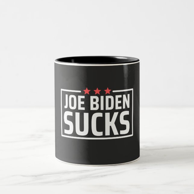 joe Biden Ist zum Kotzen Zweifarbige Tasse (Mittel)