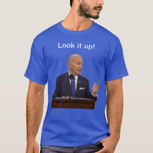 Joe Biden schaut es nach T-Shirt