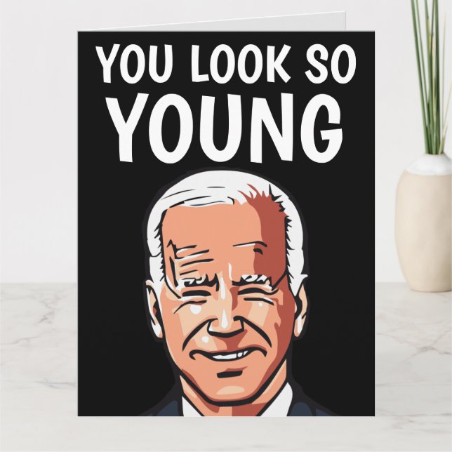 JOE BIDEN SIE SEHEN SO JUNG FUNNY GROSSE GEBURTSTA KARTE (Vorderseite)