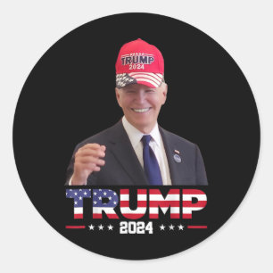 Joe Biden trägt eine Trump-Mütze 1  Runder Aufkleber