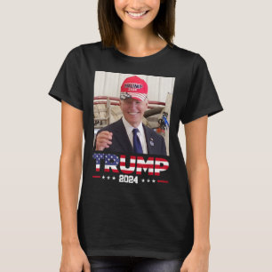 Joe Biden trägt einen Trump-Hut T-Shirt