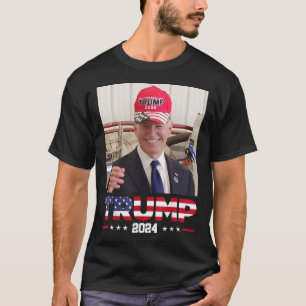 Joe Biden trägt einen Trump-Hut T-Shirt