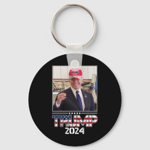 Joe Biden trägt einen Trump-Hut Wahl 2024 Lustig  Schlüsselanhänger
