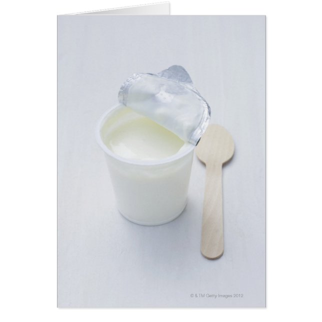 Jogurt in geöffnetem Einwegbecher (Vorne)