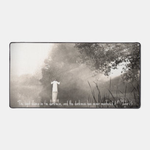 JOHN 1:5 Schreibtischmatte