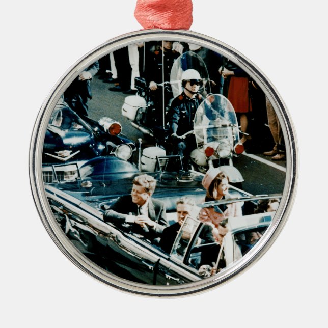 John F. Kennedy und Jackie in der Autokolonne Silbernes Ornament (Vorne)