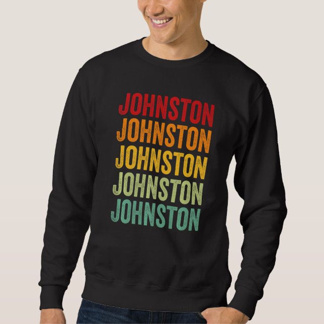 Johnston County Oklahoma Regenbogen Text Sweatshirt (Vorderseite)