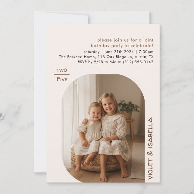 Joint Sister Sibling Two Kids Photo Birthday Party Einladung (Vorderseite)
