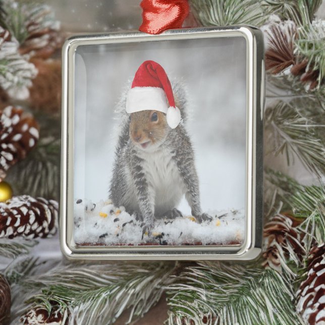 Jolly Squirrel with Santa Hat Square Ornament Aus Metall (Von Creator hochgeladen)