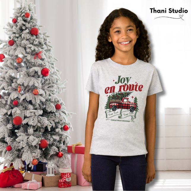 Joy en route Christmas Begins Truck & X-Mas Tree T-Shirt (Von Creator hochgeladen)