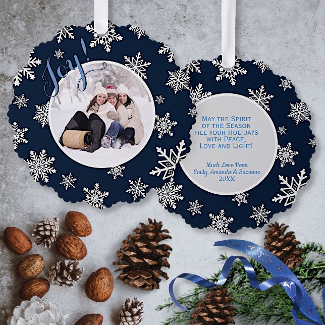 Joy! Festliche Schneeflocken auf dem Blue Holiday  Ornament Karte (Front/Back with Decorations)