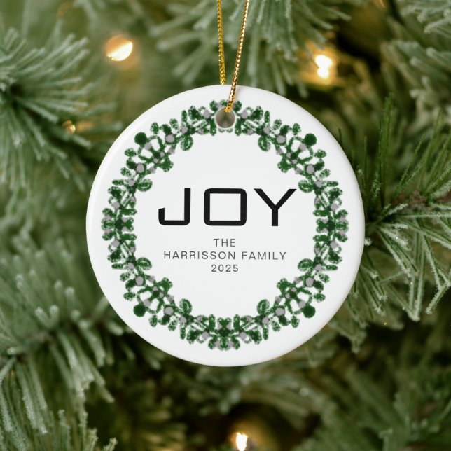 Joy Floral Christmas Wreath Familienname Foto Keramik Ornament (Baum)