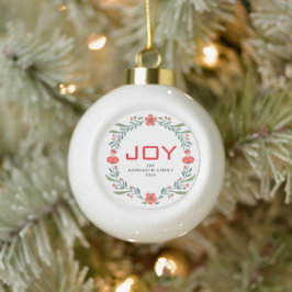 Joy Floral Christmas Wreath Family Custom Name Keramik Kugel-Ornament
