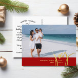 Joy Liebe Peace Grosses Foto Weihnachtsbrief Red Folien Feiertagspostkarte<br><div class="desc">Mit dieser festlichen Postkarte mit "JOY" in einem handgezeichnet Typografie-Schriftart in Echtgoldfolie - Set gegen Ihr Foto und den roten Rand - senden Sie besondere Urlaubswünsche aus. Fügen Sie einfach Ihren Namen und benutzerdefinierten Text zu der Vorderseite und Ihre eigenen typisierten Feiertag Gruß auf die Rückseite oder löschen Sie die...</div>