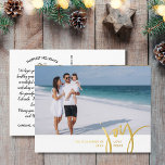 Joy Liebe Peace Grosses Foto Weihnachtsbrief White Folien Feiertagspostkarte<br><div class="desc">Mit dieser festlichen Postkarte mit "JOY" in einem handgezeichnet Typografie-Schriftart in Echtgoldfolie - Set gegen Ihr Foto und den weißen Rand - senden Sie besondere Urlaubswünsche. Fügen Sie einfach Ihren Namen und benutzerdefinierten Text zu der Vorderseite und Ihre eigenen typisierten Feiertag Gruß auf die Rückseite oder löschen Sie die Notiz,...</div>