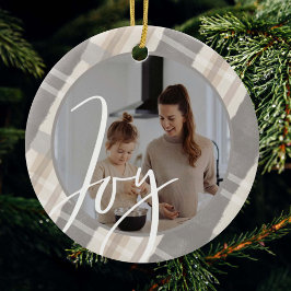 Joy | Modernes grau-beigefarbenes Kariertes Foto Keramik Ornament