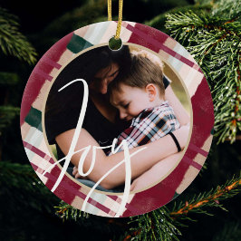 Joy | Modernes Maroon & Green Watercolor Kariertes Keramik Ornament