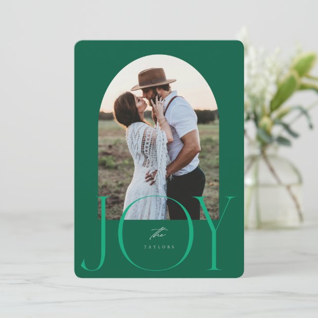 JOY Newlywed Just Married Christmas Card Feiertagskarte (Stehend Vorderseite)