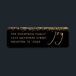 Joy Rücksendeadresse Gold Glitzer Black Christmas<br><div class="desc">Script Joy geben Name Adresse Gold Glitzer Black Christmas. Freude ist in einem eleganten, handgeschriebenen Stil und leicht personalisieren Sie Ihren Namen und Ihre Rücksendeadresse. In klassischem Gold auf Schwarz dargestellt, mit einem Imitat Glitzer-Rand in Gold, der oben entlang läuft. Änderungen an Text- und Hintergrundfarben können vorgenommen werden, wenn Sie...</div>