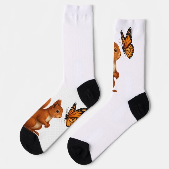 Joyful Chase – Happy Squirrel & Butterfly Socken (Linkes Detail)