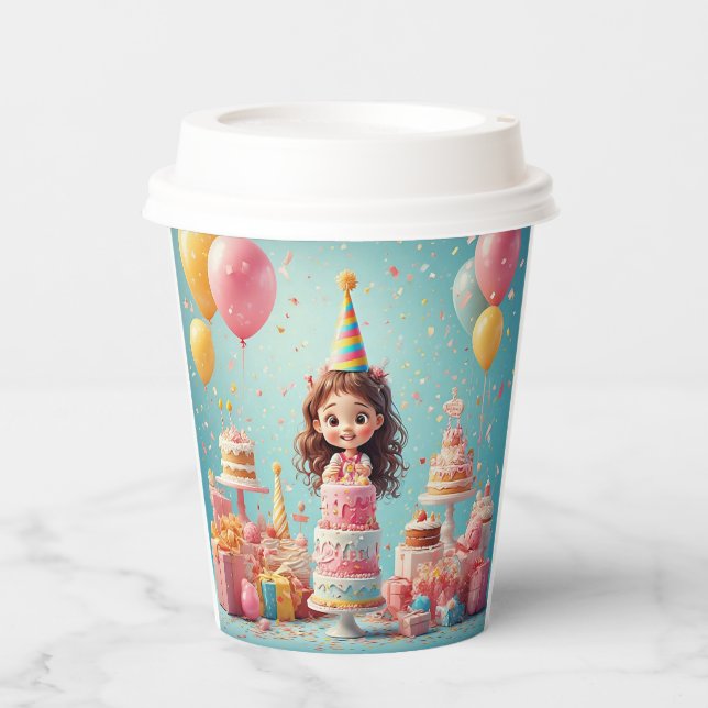 Joyful Child feiert Geburtstag mit Kuchen Pappbecher (Vorderseite)