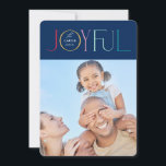 JOYFUL FAMILY FOTO modern, elegant und farbenfroh Feiertagskarte<br><div class="desc">von kat massard >>> WWW.SIMPLYSWEETPAPERIE.COM << Ein elegantes Kartendesign mit dem Zitat "JOYFUL",  kombiniert eleganten Skripttyp mit Serifentypografie und lustiges Muster auf der Rückseite,  sodass Sie die Möglichkeit haben,  eine persönliche Nachricht zu handschreiben. Mit trendigem,  quadratischem Foto vorne für Ihr beliebtes Foto!</div>