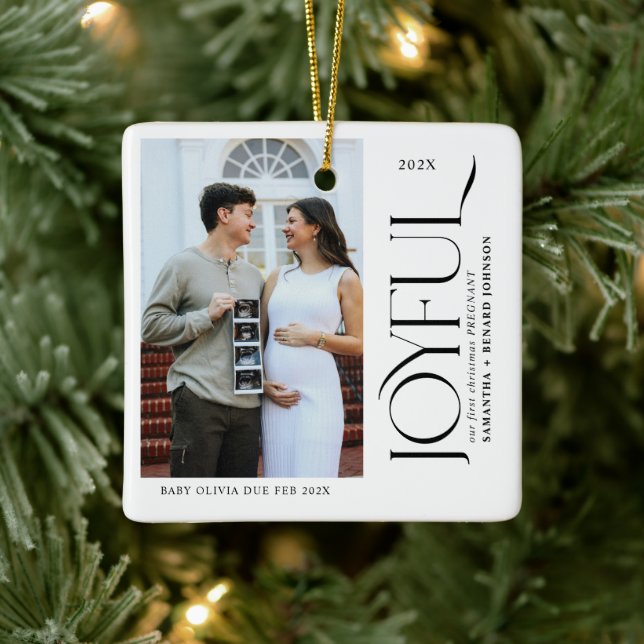 Joyful First Christmas Pregnant Photo Couple Keramikornament (Baum)
