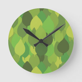 Joyful Lush Blätter - nahtloses Oberflächenmuster. Runde Wanduhr