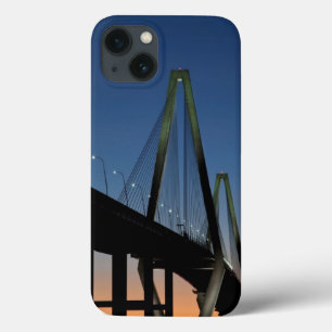 Jr.-Brücke Arthur-Ravenel an der Dämmerung iPhone 13 Hülle