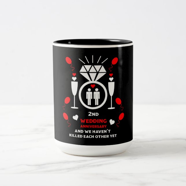 Jubiläum der Hochzeit von Gay Men Zweifarbige Tasse (Mittel)