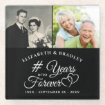 Jubiläum Elegant JAHRE IN ÜBER 2 Fotos Glasuntersetzer<br><div class="desc">Feiern Sie jeden Hochzeitstag mit einem personalisierten Untersetzer zum Gedenken an die Pfarrkirche. Das Design zeichnet sich durch ein elegantes kalligraphisches Schriftzeichen-Typografie-Design von # JAHRE INTO FOREVER aus, das mit ineinander greifenden verlinkten Herzen personalisiert ist und mit 2 Fotos, ihren Namen und ihrem Hochzeitstermin oder anderen benutzerdefinierten Text. Der Titel...</div>