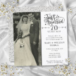 Jubiläum Just Married Wedding Foto Square Einladung<br><div class="desc">Personalisieren Sie Ihre Lieblings-Hochzeitsfeier mit Ihrem besonderen 70. Platinum Hochzeitstag Details in schicken Typografie. Auf der Rückseite befinden sich Liebe Herzkonfetti. Entwickelt von Thisisnotme©</div>