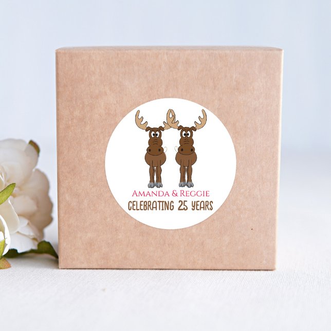 Jubiläum Partys Funny Favor Custom Runder Aufkleber (Whimsy ANniversary Moose party favor sticker. )