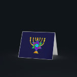 Jüdische Candlesticks Karte<br><div class="desc">Traditionelle jüdische Kerzenleuchter symbolisieren den hebräischen jüdischen Stern und das jüdische Licht. Wenn Sie jüdische Geschenke,  Geschenkideen für Bas und Bar Mitzvah,  Hochzeiten oder jüdische Feiertage wie Hanukka und Pessach suchen,  besuchen Sie bitte unsere Grußkarten,  Babygeschenke und Geburtstagsgeschenke.</div>