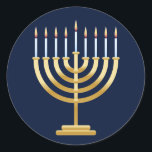 Jüdische Chanukah menorah Runder Aufkleber<br><div class="desc">Jüdischer Menorahkerzenhalter mit Kerzen auf blauem Hintergrund.</div>