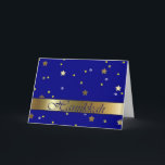 Jüdische Hanukkah Golden Blue Stars Grußkarte Feiertagskarte<br><div class="desc">Diese Grußkarte hat einen goldenen Streifen mit dem blauen Ausdruck: "Hanukkah" auf blauem und goldenem Sternenhimmel.  Im Inneren hat die Karte einen Hanukkah Urlaub Gruß. Es ist eine großartige Karte für Ihr Urlaubserlebnis und ein einzigartiges Geschenk für Ihre Lieben. Sie können es auch mit Umschlägen,  Aufklebern und Briefmarke abgleichen.</div>