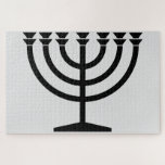 Jüdische Menorah (Symbol des Judentums) Puzzle<br><div class="desc">Dieses Design zeigt eine Menorah, die von jüdischen Leuten benutzt wird, um den achttägigen Urlaub von Hanukkah zu feiern. Die Menorah ist ein neunverzweigtes Kronleuchter, das während Hanukkah angezündet wird. Acht der neun Zweige verfügen über Lampen (Kerzen oder Öllampen), die die acht Nächte des Urlaubs symbolisieren; an jeder Nacht wird...</div>