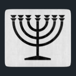 Jüdische Menorah (Symbol des Judentums) Schneidebrett<br><div class="desc">Dieses Design zeigt eine Menorah, die von jüdischen Leuten benutzt wird, um den achttägigen Urlaub von Hanukkah zu feiern. Die Menorah ist ein neunverzweigtes Kronleuchter, das während Hanukkah angezündet wird. Acht der neun Zweige verfügen über Lampen (Kerzen oder Öllampen), die die acht Nächte des Urlaubs symbolisieren; an jeder Nacht wird...</div>
