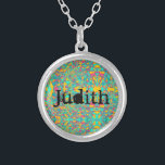 Judith abstrakt Art mit Schrift Versilberte Kette<br><div class="desc">Der Name Judith mit abstraktem Kunsthintergrund und Schrift</div>