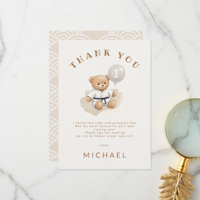 Judo Bear Turns One" – 1st Birthday 【Black-belt】 Dankeskarte (Vorderseite/Rückseite Beispiel)