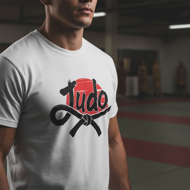 Judo Brush Script and Black Belt – Rising Sun T-Shirt (Von Creator hochgeladen)