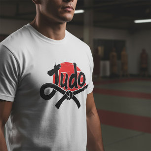 Judo-Pinsel-Schrift und schwarzer Gürtel – aufgehe T-Shirt