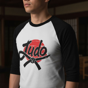 Judo-Pinsel-Schrift und schwarzer Gürtel – aufgehe T-Shirt