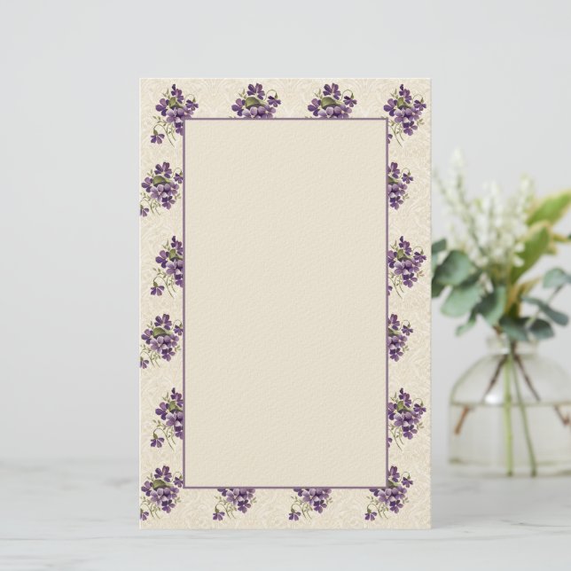 Jugendstil-Veilchen-Blumenmuster Briefpapier (Stehend Vorderseite)