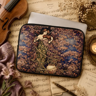Jugendstil-Violinistin in Blüten – Vintage Floral Laptopschutzhülle