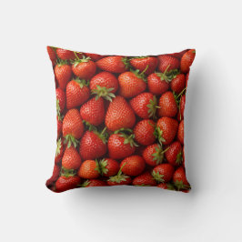 Juicy Red Strawberry Patch Kissen