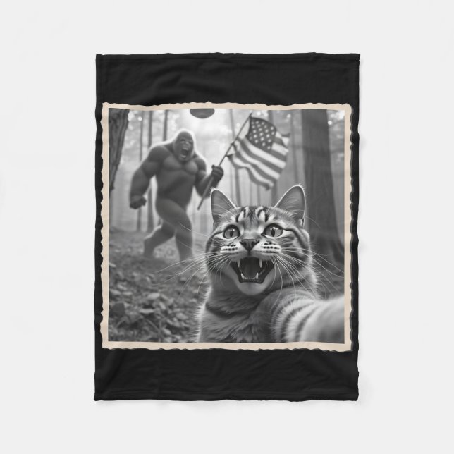 Juli Bigfoot und Sasquatch Fleecedecke (Vorderseite)