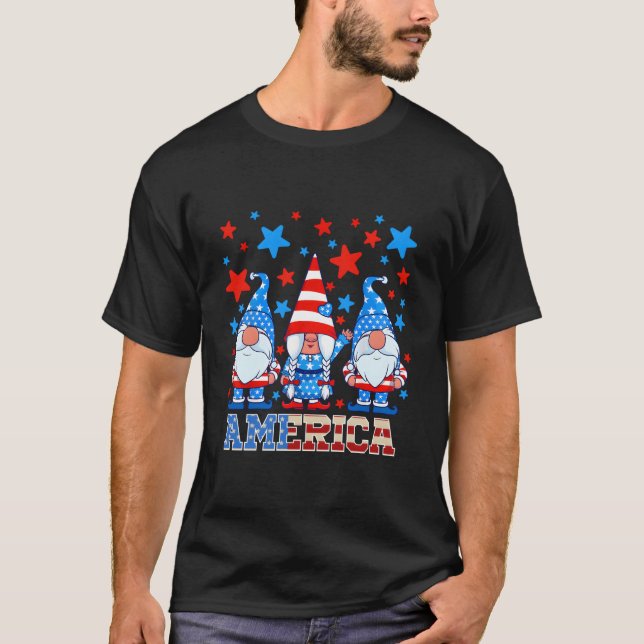 Juli Gnomes Patriotic American Flag Gnome T-Shirt (Vorderseite)