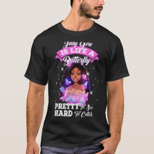 Juli-Mädchen ist Schmetterling Schön zum Ansehen S T-Shirt