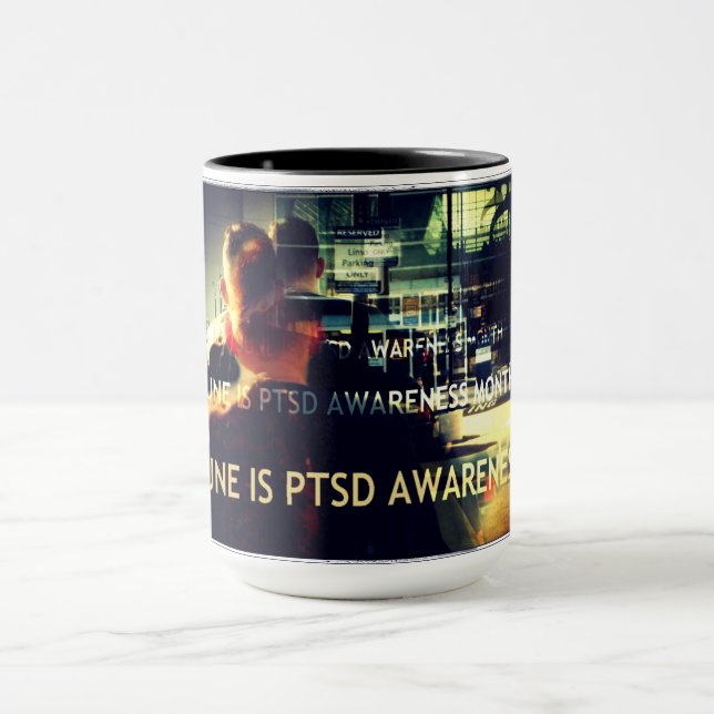 June ist PTSD Awareness Montag Getränke Tasse (Zentrum)